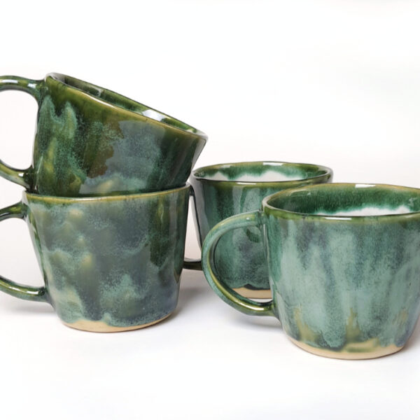 Zielone filiżanki ceramiczne